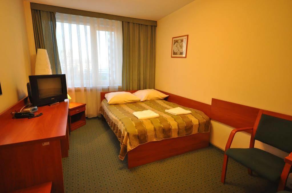 Hotel Krakowiak Bagian luar foto